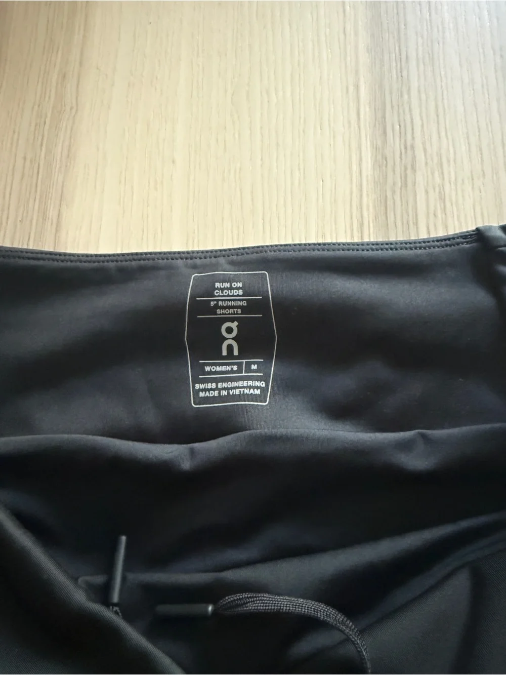 On Running run on clouds 5” running shorts - Picture 3 of 4